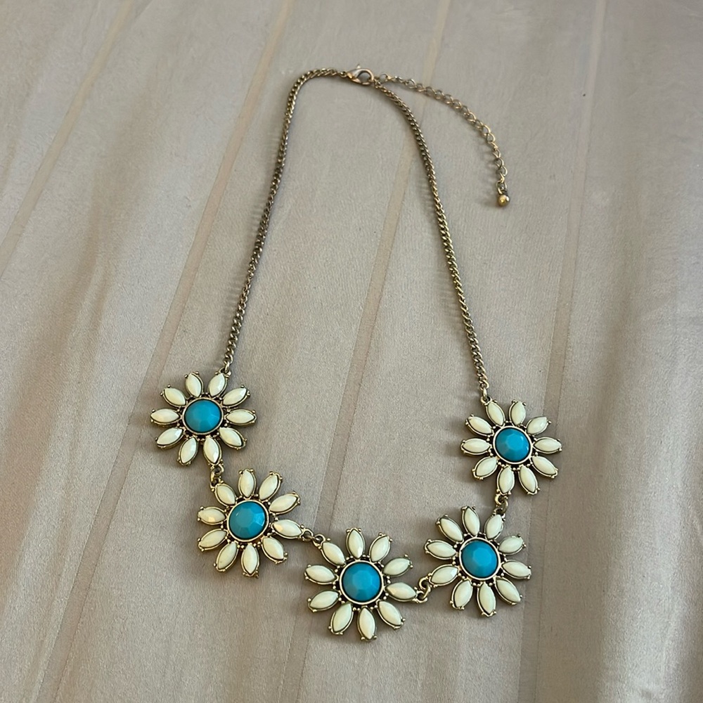 Vintage Style Faceted Beaded Daisy Necklace